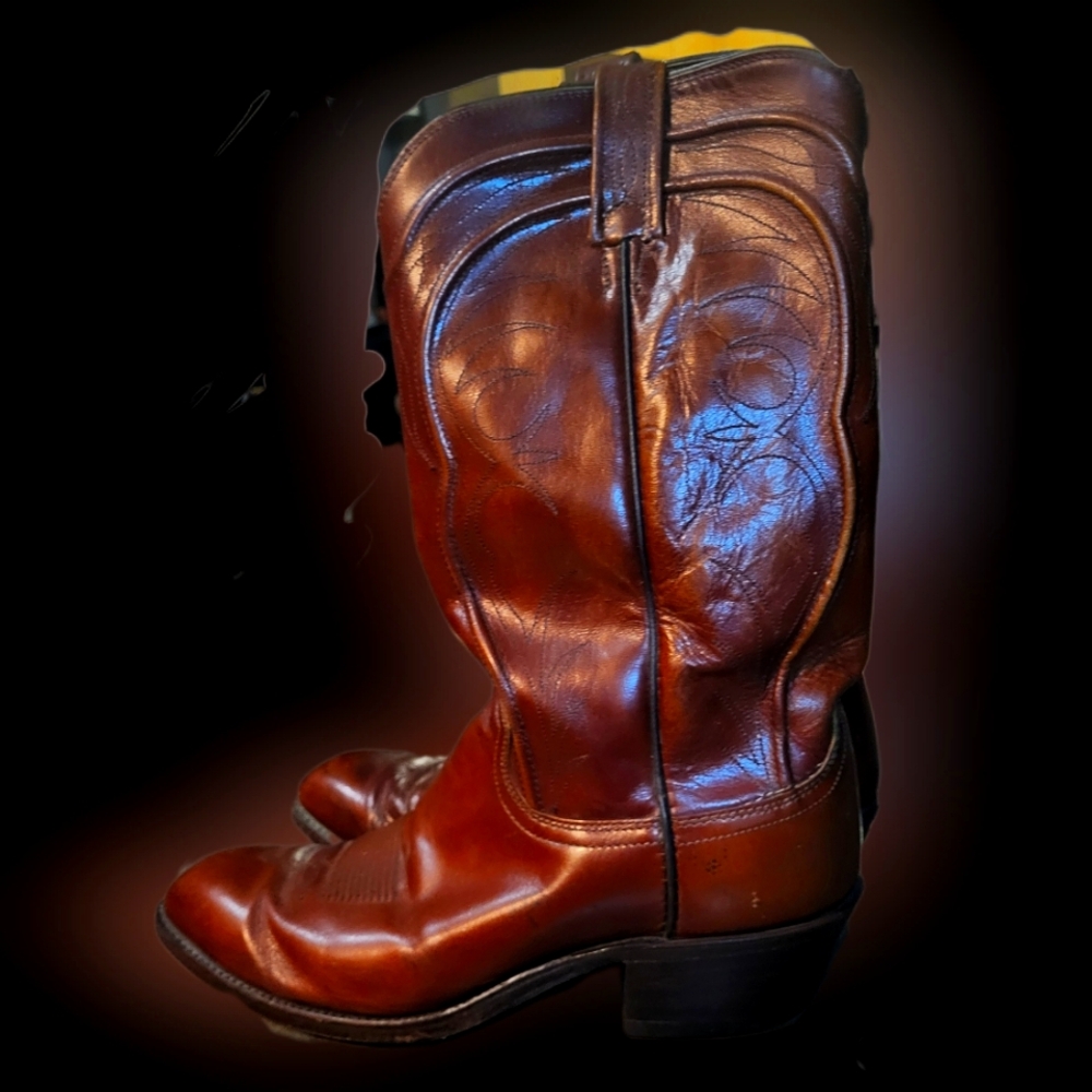 Cognac colored Dan Post Vintage Cowboy Boot Men's Size 9.